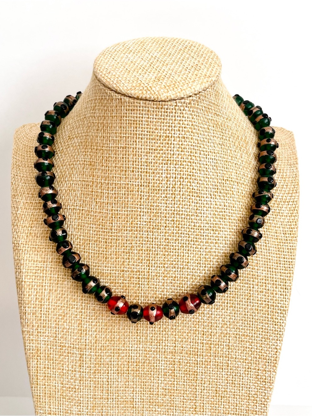 Vintage Murano Venetian Glass Wedding Cake Bead Necklace Green Red Gold 16.5